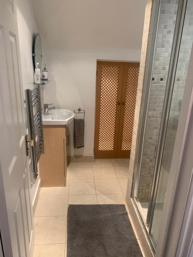 Cozy 1 Bedroom Basement Flat London Kültér fotó