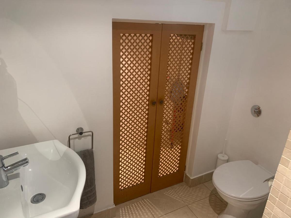 Cozy 1 Bedroom Basement Flat London Kültér fotó