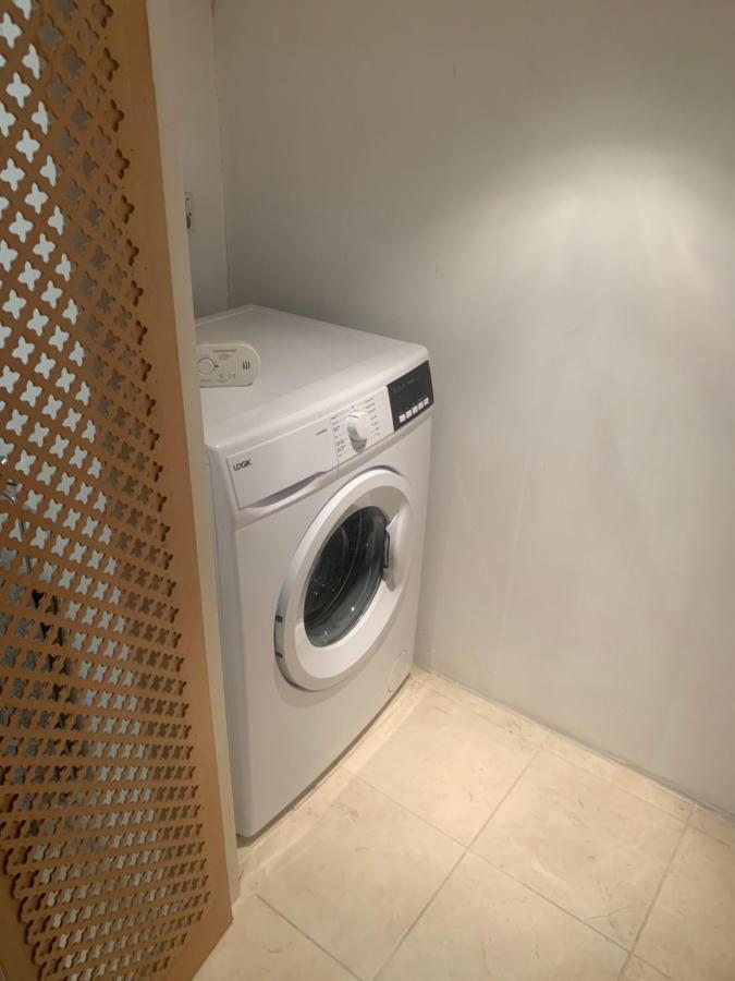 Cozy 1 Bedroom Basement Flat London Kültér fotó